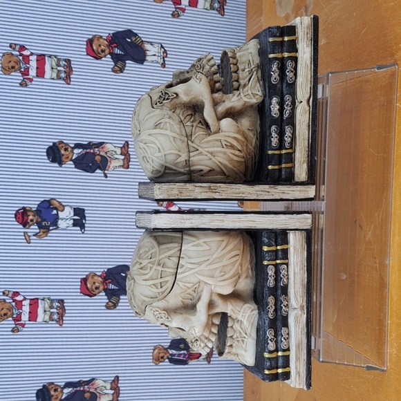 Bellaa decorative skulls small storage Celtic knot design resin bookends - Picture 2 of 8